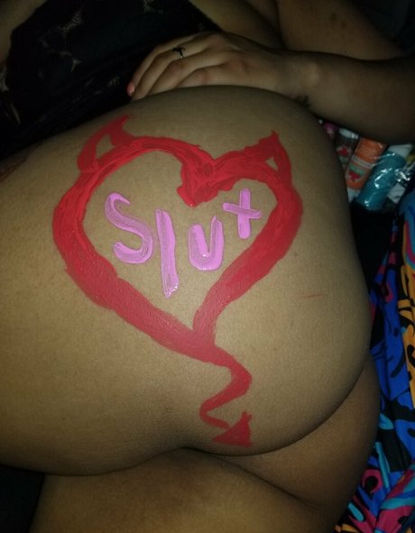 annieallanpoe model naked photo