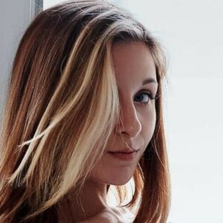 liass molly hot model image