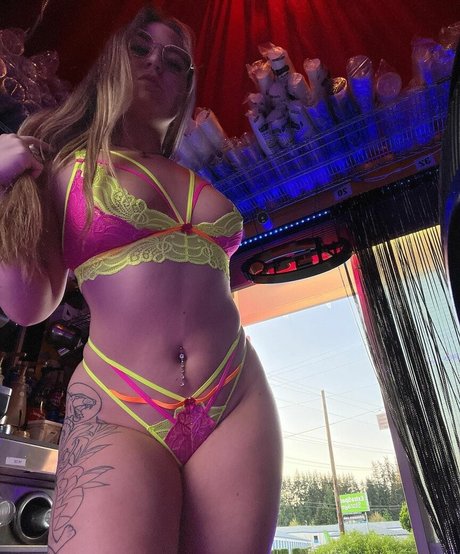 Bootylicious barista high quality star photos