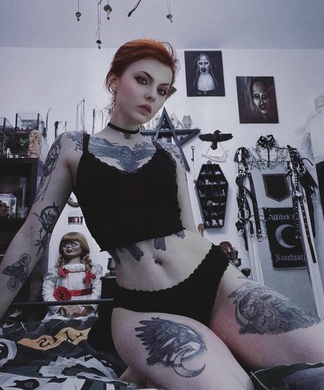 Faerie Blossom naked model pictures