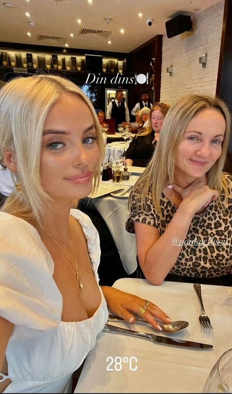 Amelia Eve Gibson pornstar hot img