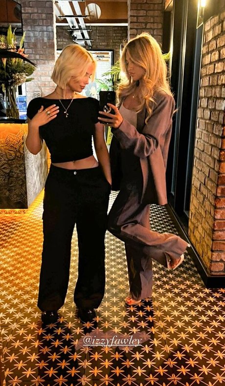 Amelia Eve Gibson pornographic model gallery