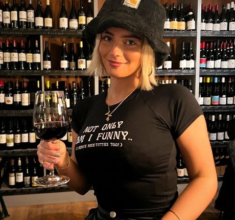 Amelia Eve Gibson free star image