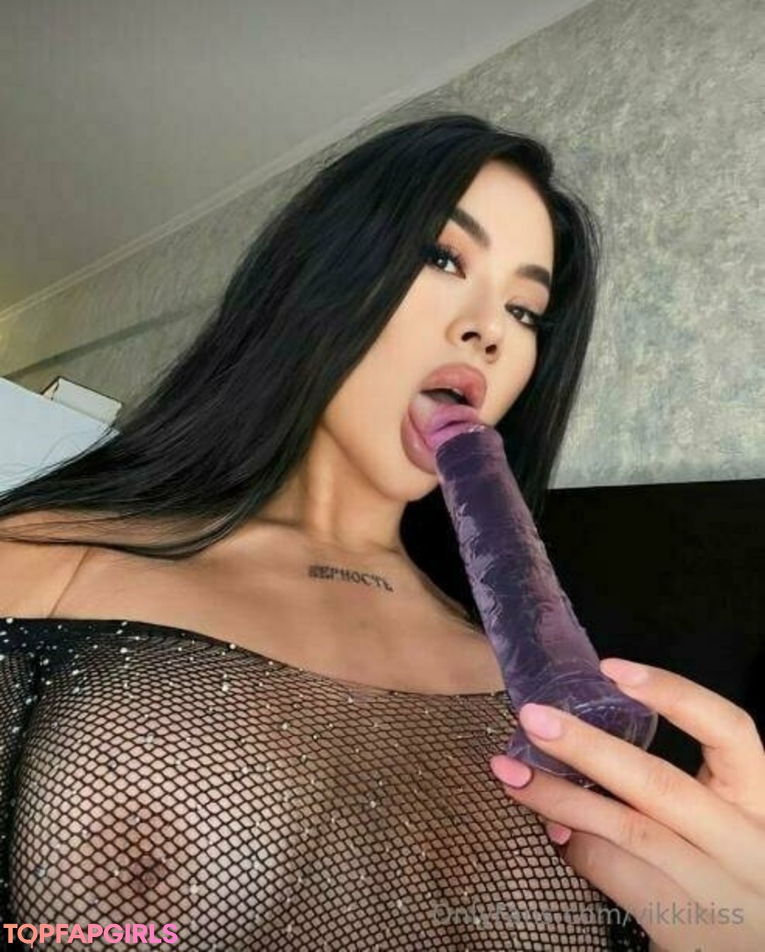 vikkikiss star erotic galleries