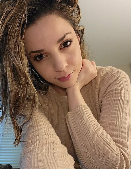 kitatochips hot actress galleries