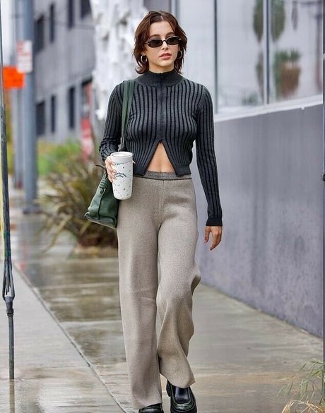 Emma Chamberlain hot model galleries