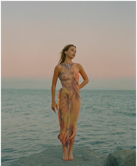 Emma Chamberlain star top photos