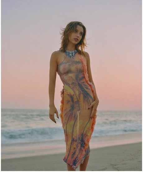 Emma Chamberlain Quick photo