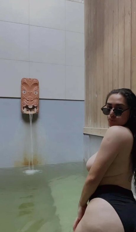 Hinemaori model nude pics