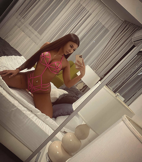 amjxxxx model naked galleries