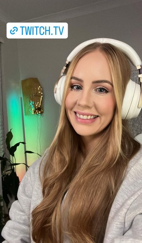 dripping wet pussy onlyfans art naked pic