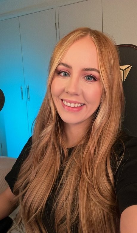 Nalopia naked star images