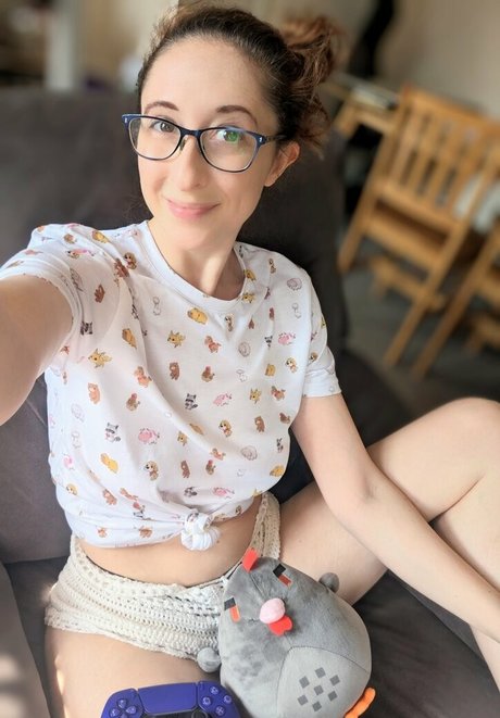 Ellie Hayden beautiful star images