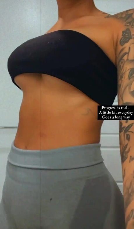 Gina Valentina xxx model img