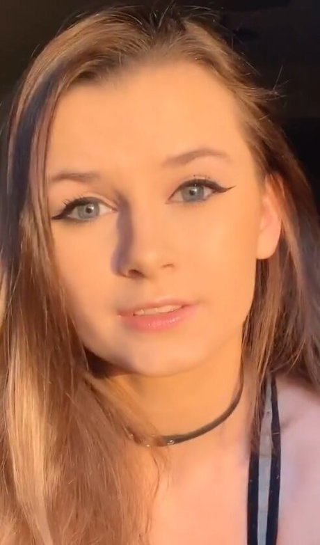 izassassin xxx model img