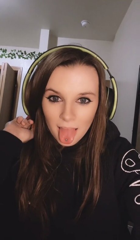 izassassin free actress photos