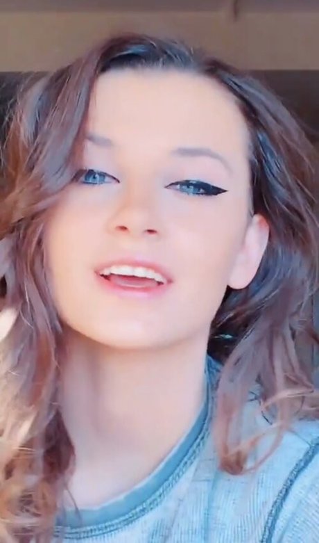 izassassin exclusive model photo