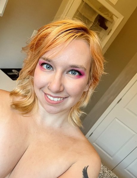 BoltedBird star naked pics