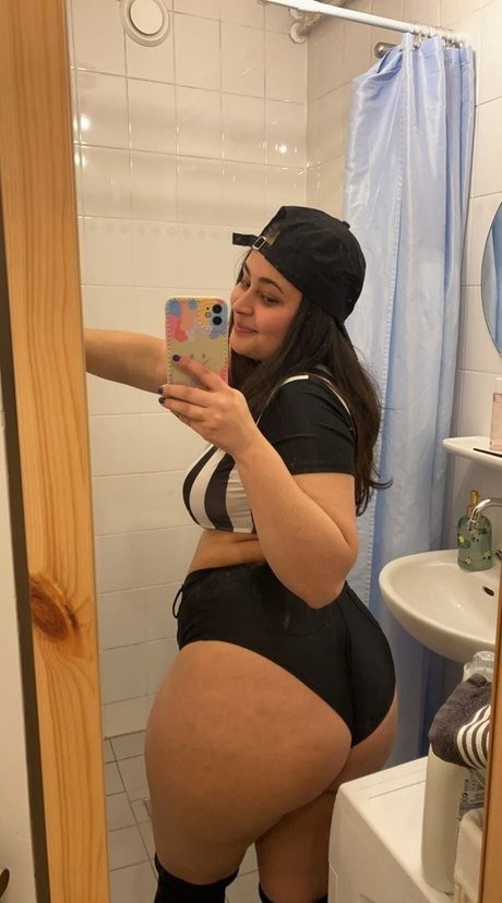 Liefloves naked model img