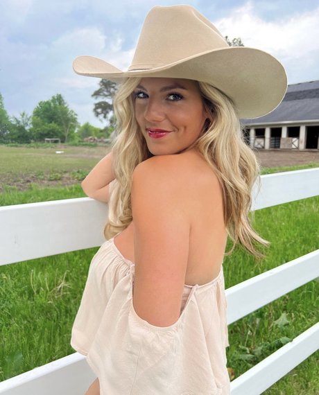 Annie Agar xxx star pics