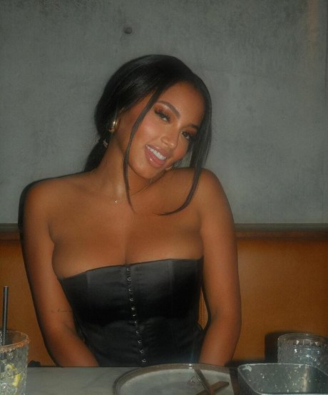 jonica model top picture