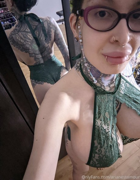 arianestamour star exclusive photo