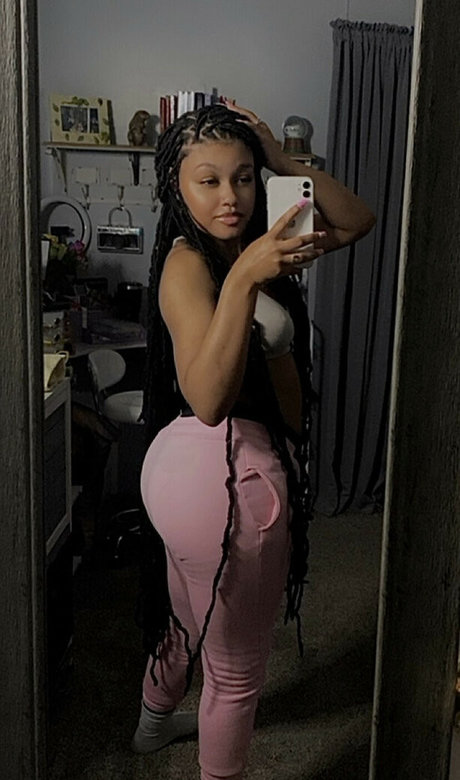 Caamrann model exclusive gallery