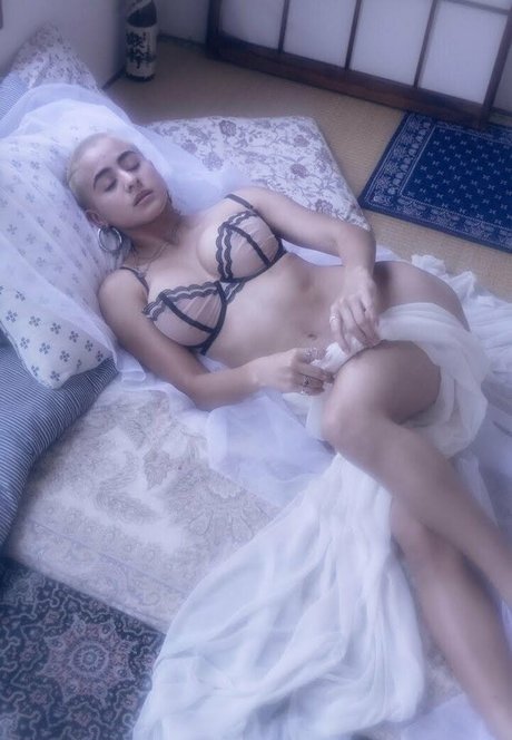 Mia Valentine model high quality images