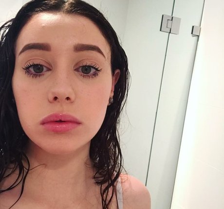 LivBev sexy actress photos