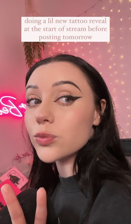 LivBev sexy model pics