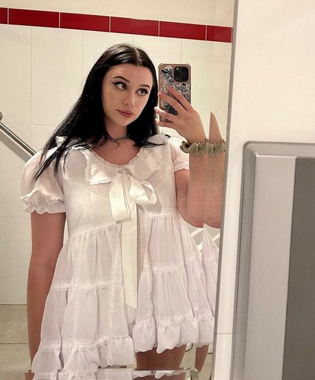 LivBev pornstar nude gallery