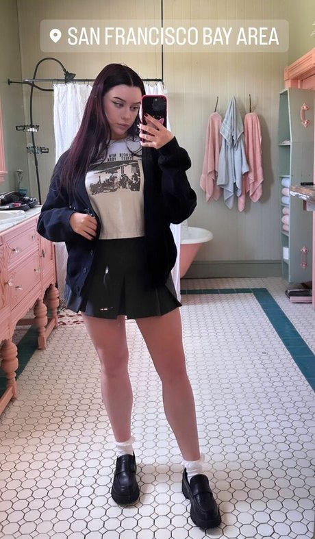 LivBev model pornographic gallery