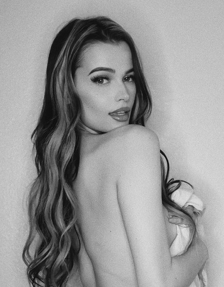 SleepyxxxSarah star adult img