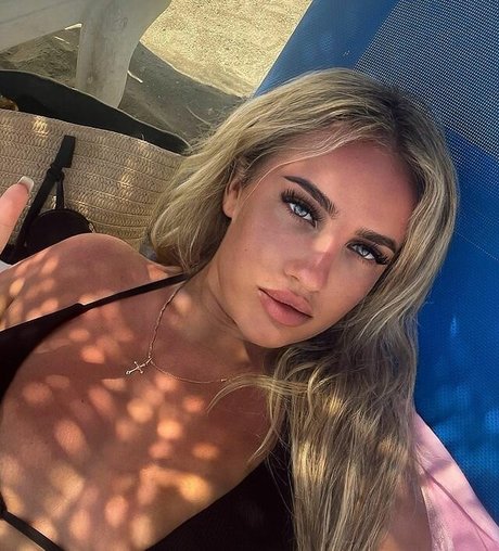 LAURA GOLD star best pics