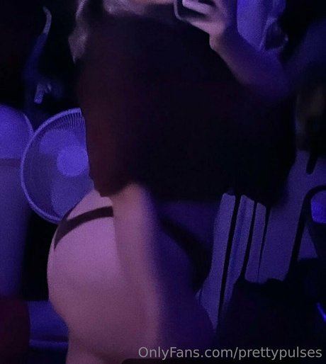 prettypulses model nude pictures