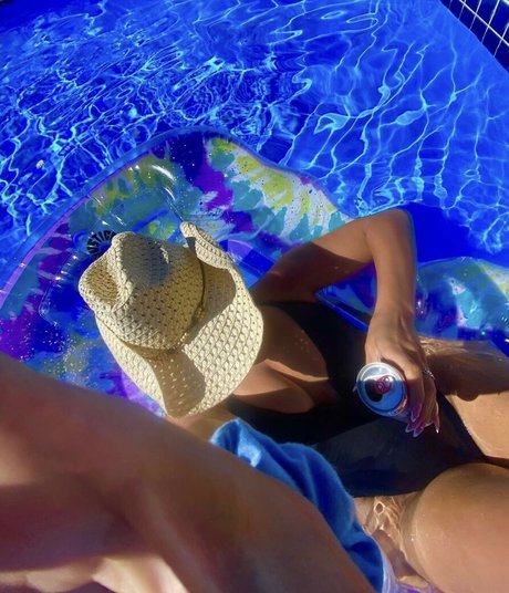 Kelly Meinhart star exclusive galleries