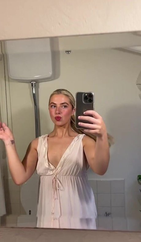 Anais Gallagher nude pornstar photo