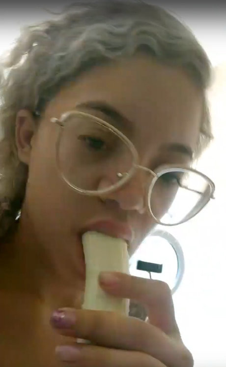 Yasmin Alves model nudes picture