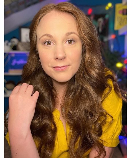 Ashleigh Burton sex model image