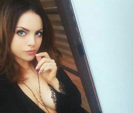 Elizabeth Gillies model porn pictures