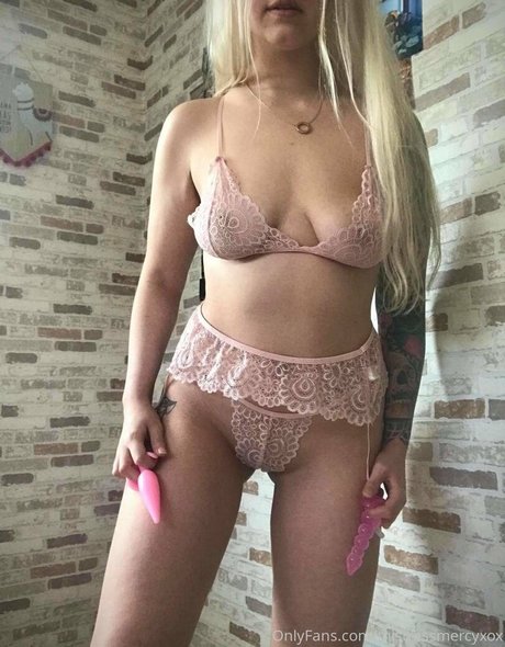 dripping wet pussy onlyfans erotic pic