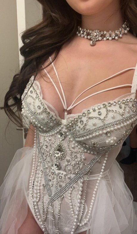 linawinaly model high quality img