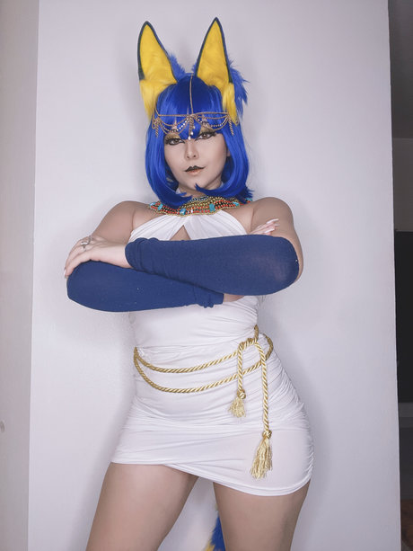 natylikespizza naked model img