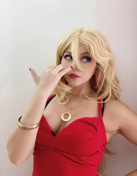 natylikespizza pretty model img