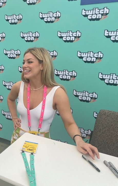 LuluLuvely sex star pics