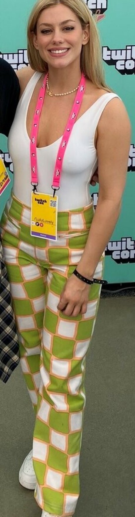 LuluLuvely nice model pic