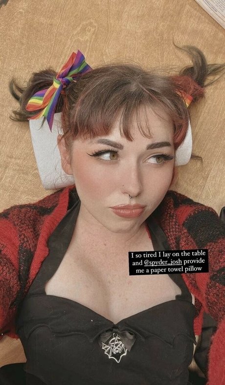 NotSaige model exclusive picture