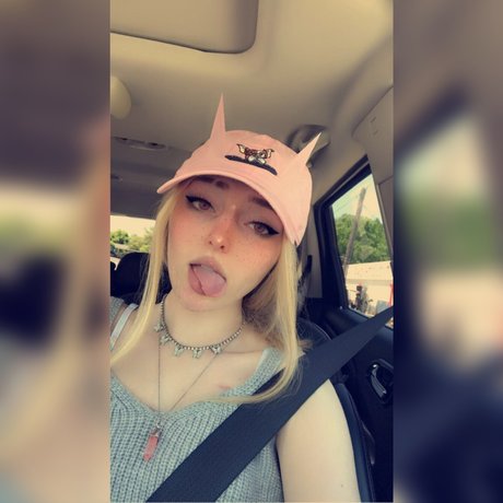 Avery Peachy free star pics