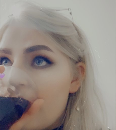 Mania nude actress pic