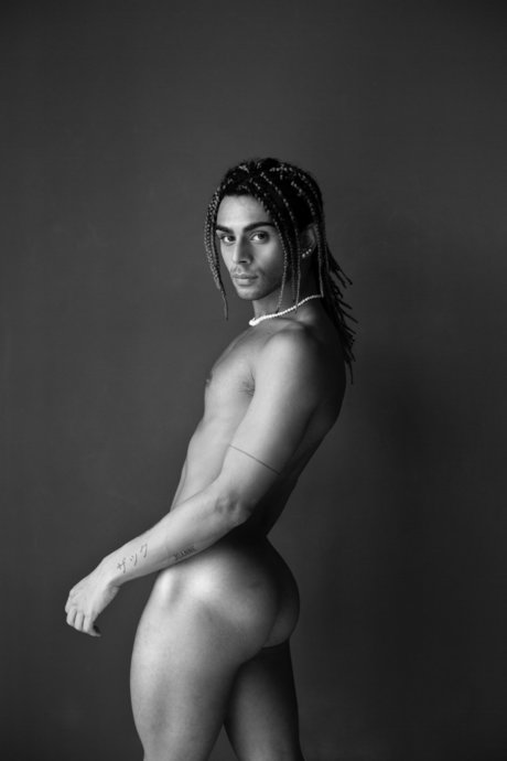 MARC star nude photo